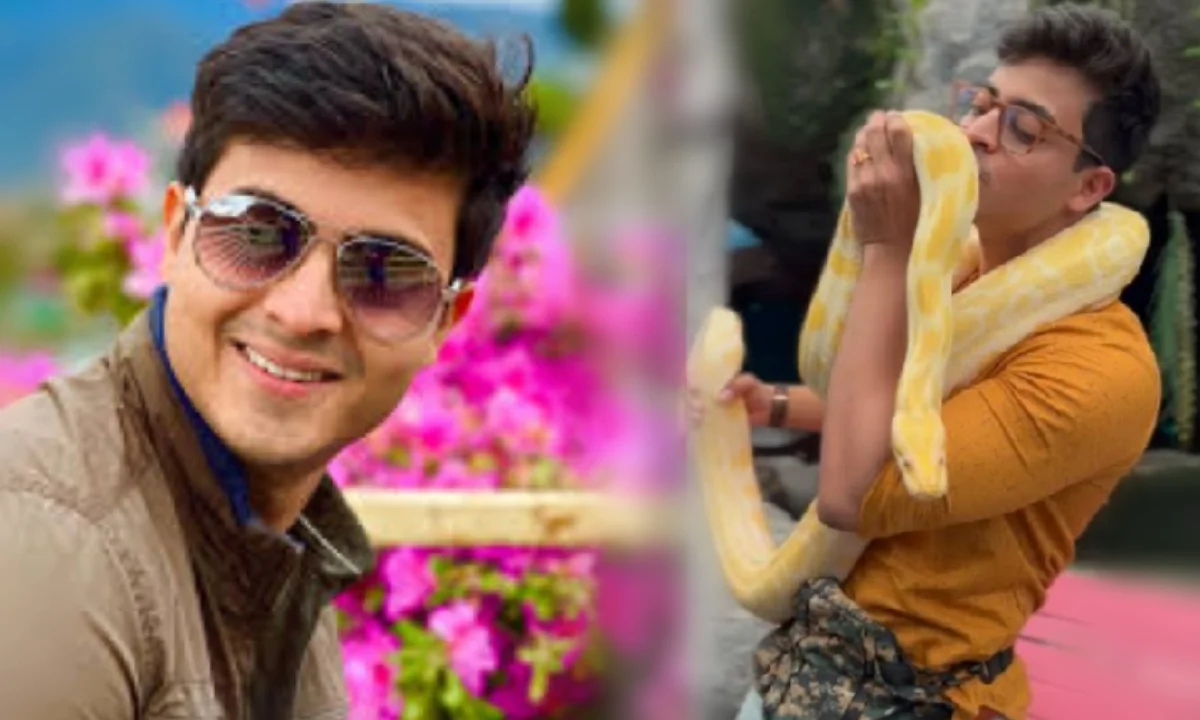 actor Dibyojyoti is in thailand clicked picture with a snake