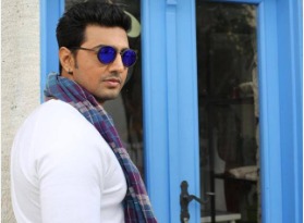অভিনেতার জীবনে বিরাট দুঃসংবাদ! রুক্মিণীকে নিয়ে কলকাতায় ফিরেই হাসপাতালে ছুটলেন দেব! 2 Bengali actor, Bengali Cinema, Dev, Gurupada Adhikari, Tollywood, গুরুপদ অধিকারী, টলিউড, দেব, বাংলা সিনেমা, বাঙালি অভিনেত্রী