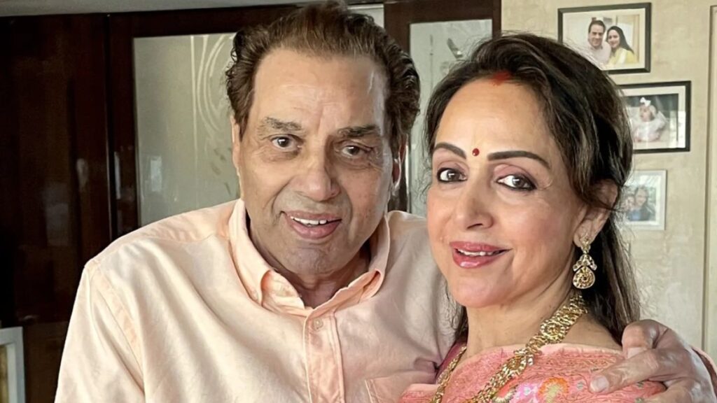 দ্বিতীয় বিয়ে করতে ধর্ম পরিবর্তন করলেন জনপ্রিয় অভিনেতা! প্রেমে বাধা হতে পারল না ধর্ম! 2 Actor, actress, Bollywood, Dharmendra, Hema Malini, অভিনেতা, অভিনেত্রী, ধর্মেন্দ্র, বলিউড, হেমা মালিনী