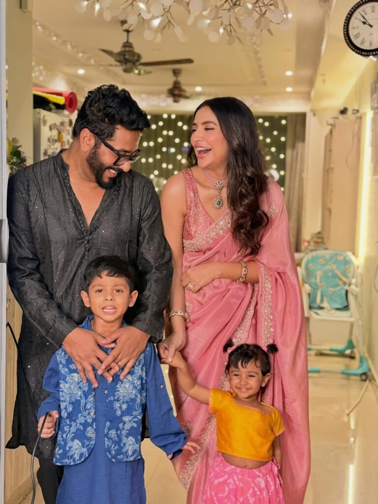 এখন থেকেই বাবার যত্ন করছে এক রত্তি ছোট্ট ইয়ালিনির! মেয়ের মমতা আর ইউভানের দুষ্টুমি! ব্যস্ততার মাঝেও সন্তানদের নিয়ে সুখী দাম্পত্য রাজ-শুভশ্রীর! 2 bengali celebrity family, Raj Chakraborty, raj chakraborty children ট্যাগ: রাজ চক্রবর্তী, Tollywood News, yalini video, yuvan cycling, ইউভান সাইকেল, ইয়ালিনি ভিডিও, টলিউড পরিবার, রাজ চক্রবর্তীর সন্তান, সেলিব্রিটি খবর