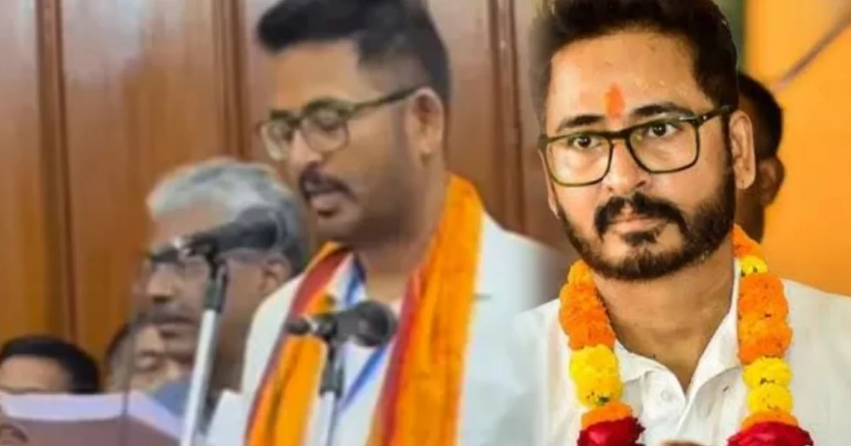 Hiran Chatterjee, Hiran Chatterjee Oath, Shyampur MLA, BJP MLA Bengal, Tollywood Actor, Bengal Politics, Sanskrit Oath, হিরণ চট্টোপাধ্যায়, হিরণের শপথ, শ্যামপুর বিধায়ক, বিজেপি বিধায়ক, বাংলা রাজনীতি, টলিউড অভিনেতা, সংস্কৃত শপথ
