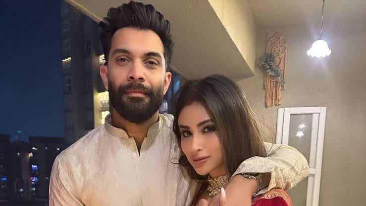 ডিভোর্সের জল্পনায় মুখ খুললেন মৌনি রায়! ‘মিথ্যা খবর ছড়াবেন না’, মিডিয়ার কাছে অনুরোধ অভিনেত্রীর? 2 Bollywood news, Celebrity Relationship, Disha Patani, Entertainment News, Mouni Roy, Mouni Roy Divorce Rumours, Mouni Roy Husband, Mouni Roy Instagram, Suraj Nambiar, দিশা পাটানি, বলিউড খবর, বিনোদন খবর, মৌনি রায়, মৌনি রায় ইনস্টাগ্রাম, মৌনি রায়ের ডিভোর্স, মৌনি রায়ের স্বামী, সূরজ নাম্বিয়ার, সেলিব্রিটি সম্পর্ক